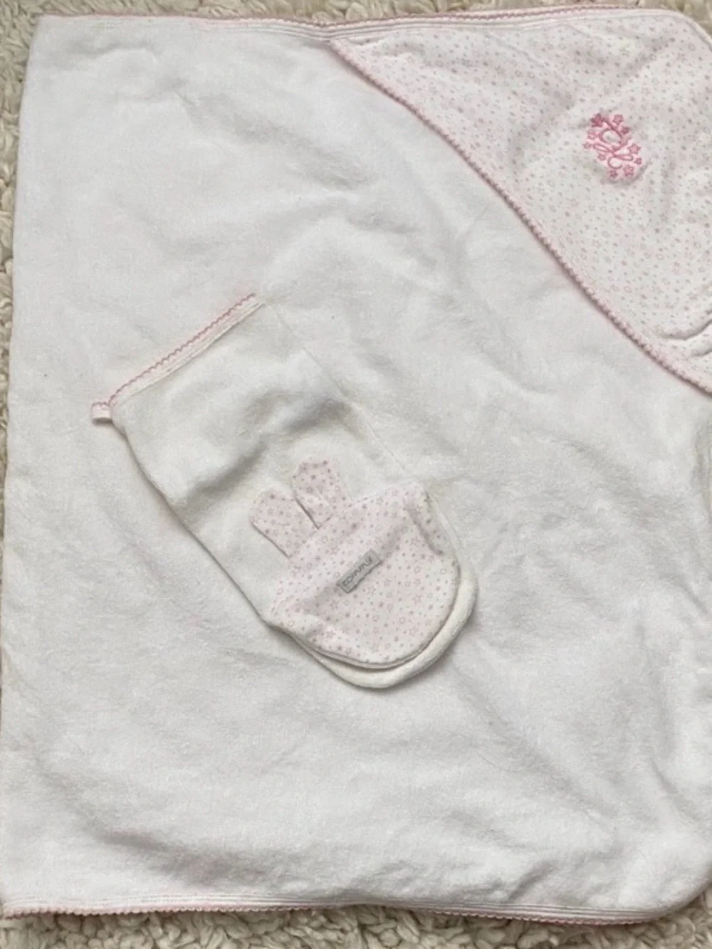 Tommy Hilfiger sweet  White & Pink hooded Baby Towel  with Matching mitten NWOT